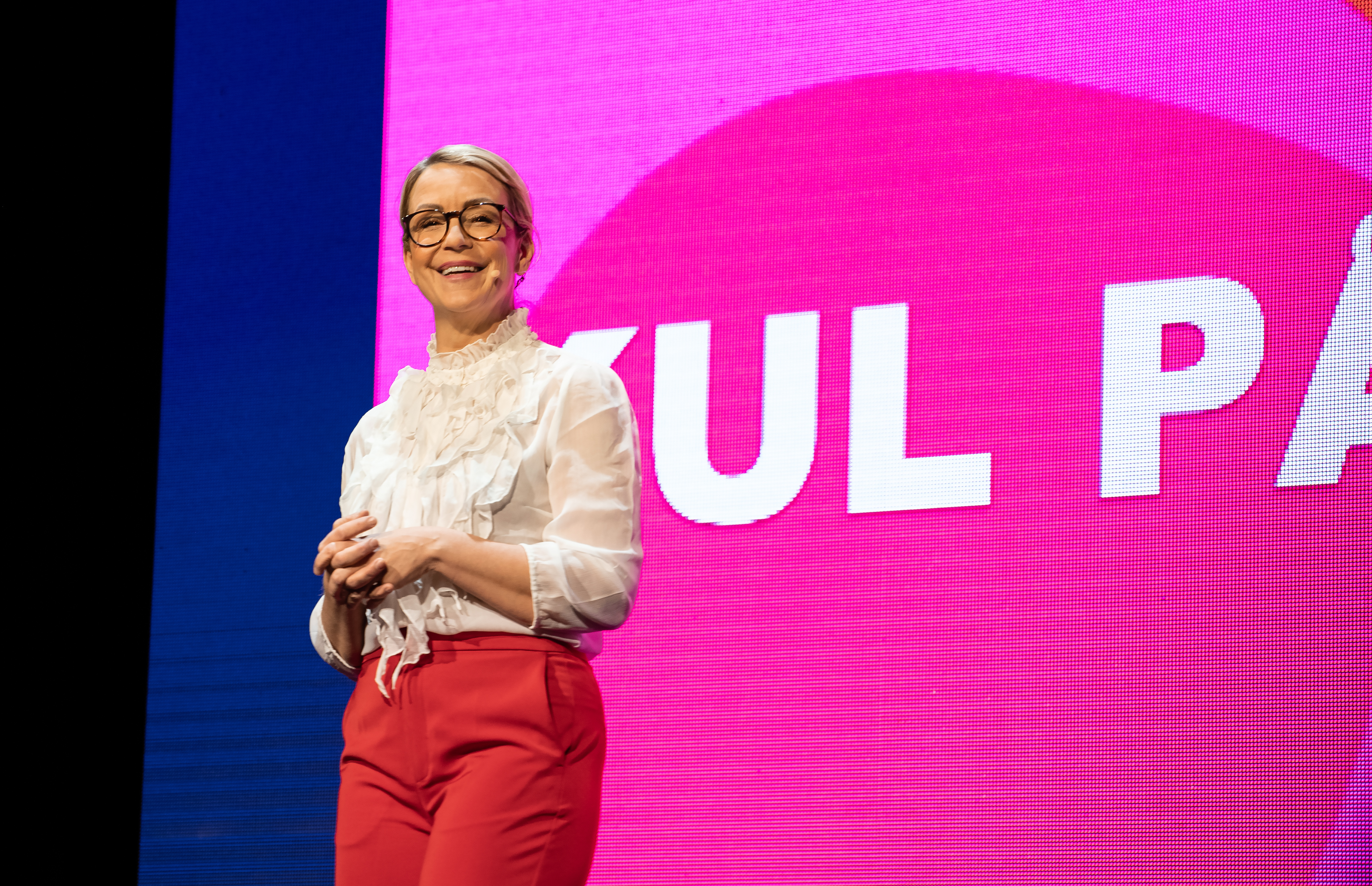 Boka Karin Adelsköld för standup – Kulturaktiebolaget