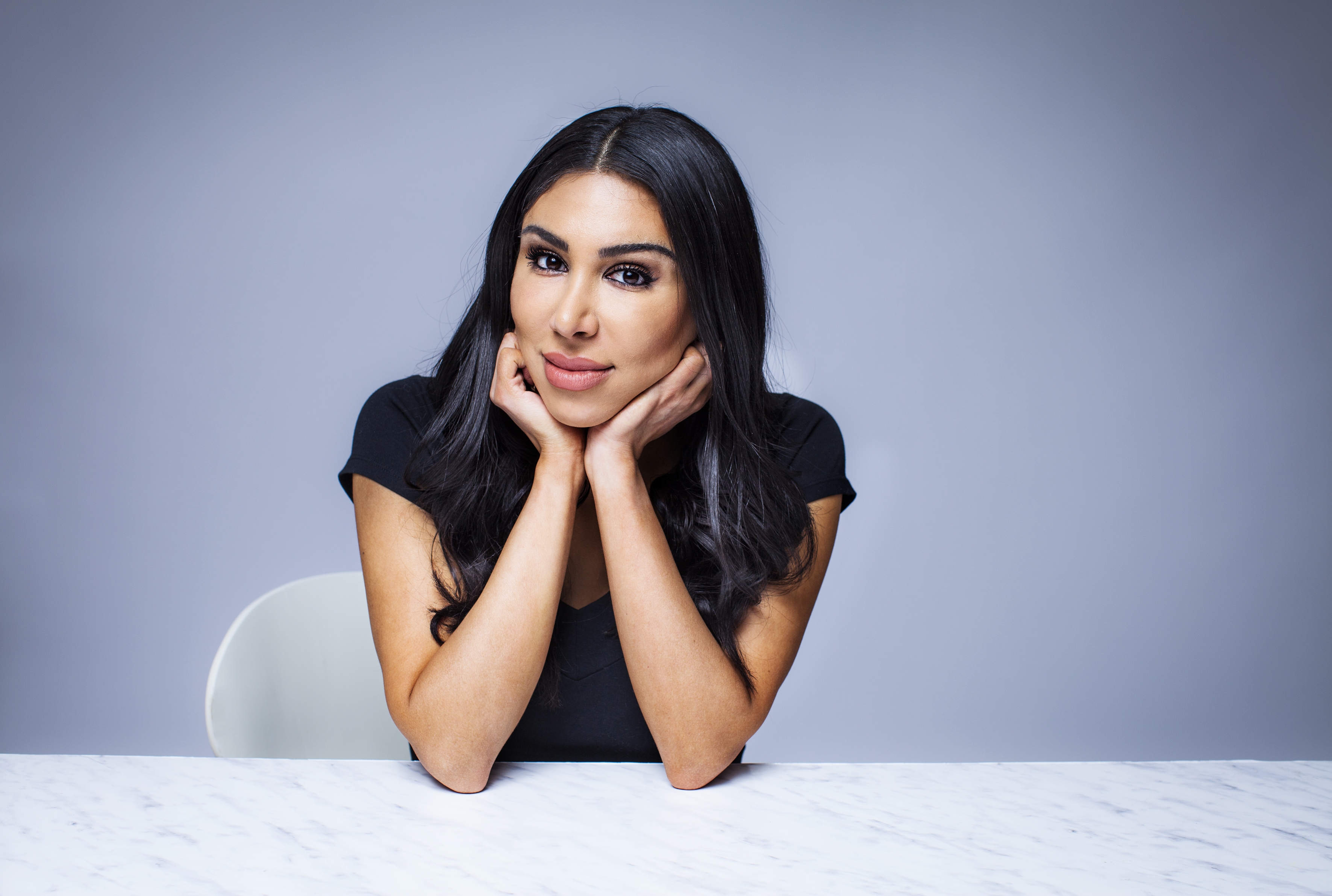 Boka Melody Farshin – Standup, föreläsningar & författarskap – Kulturaktiebolaget